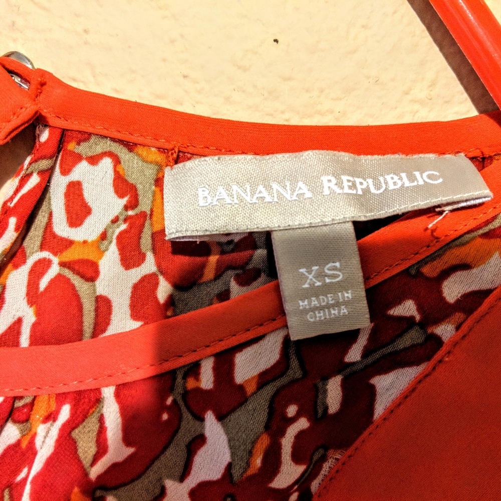 3/$15 BANANA REPUBLIC semi-sheer blouse - Picture 5 of 8